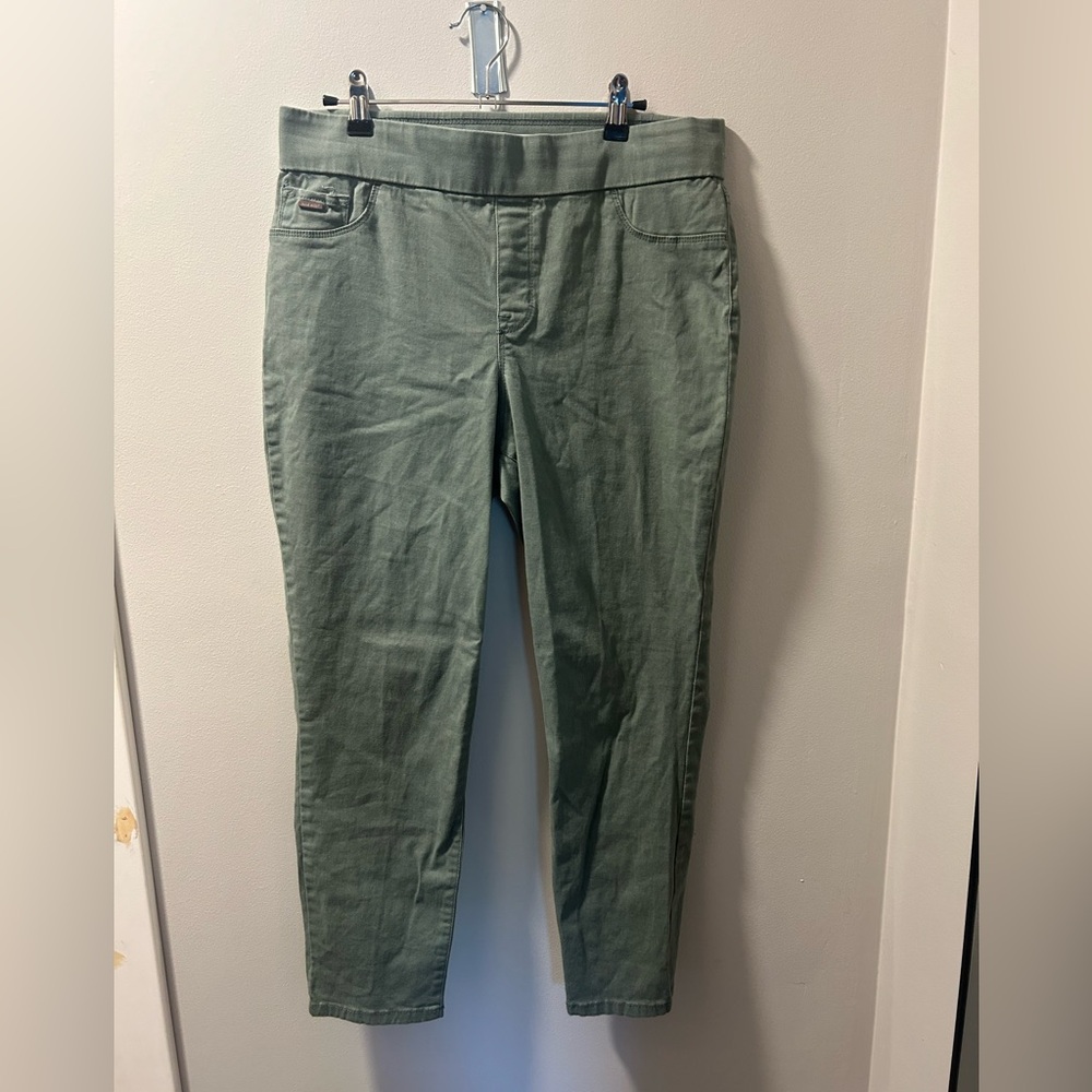 Nine West pull on crop